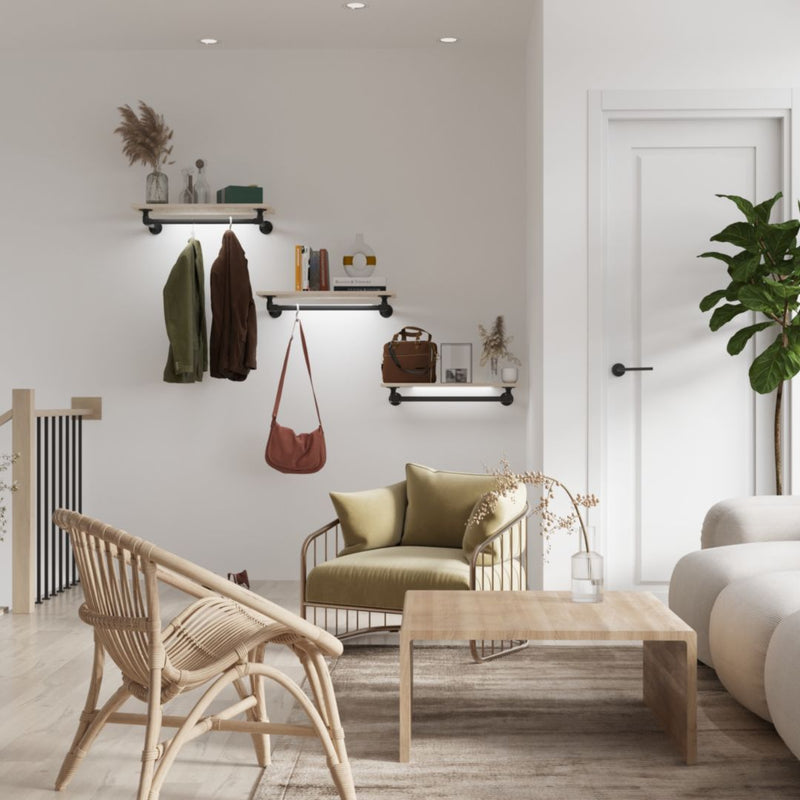 Wandmontiertes Regal mit Kleiderstange als moderne Einrichtung im Wohnzimmer mit dunklen Wasserrohren und Holzregalen